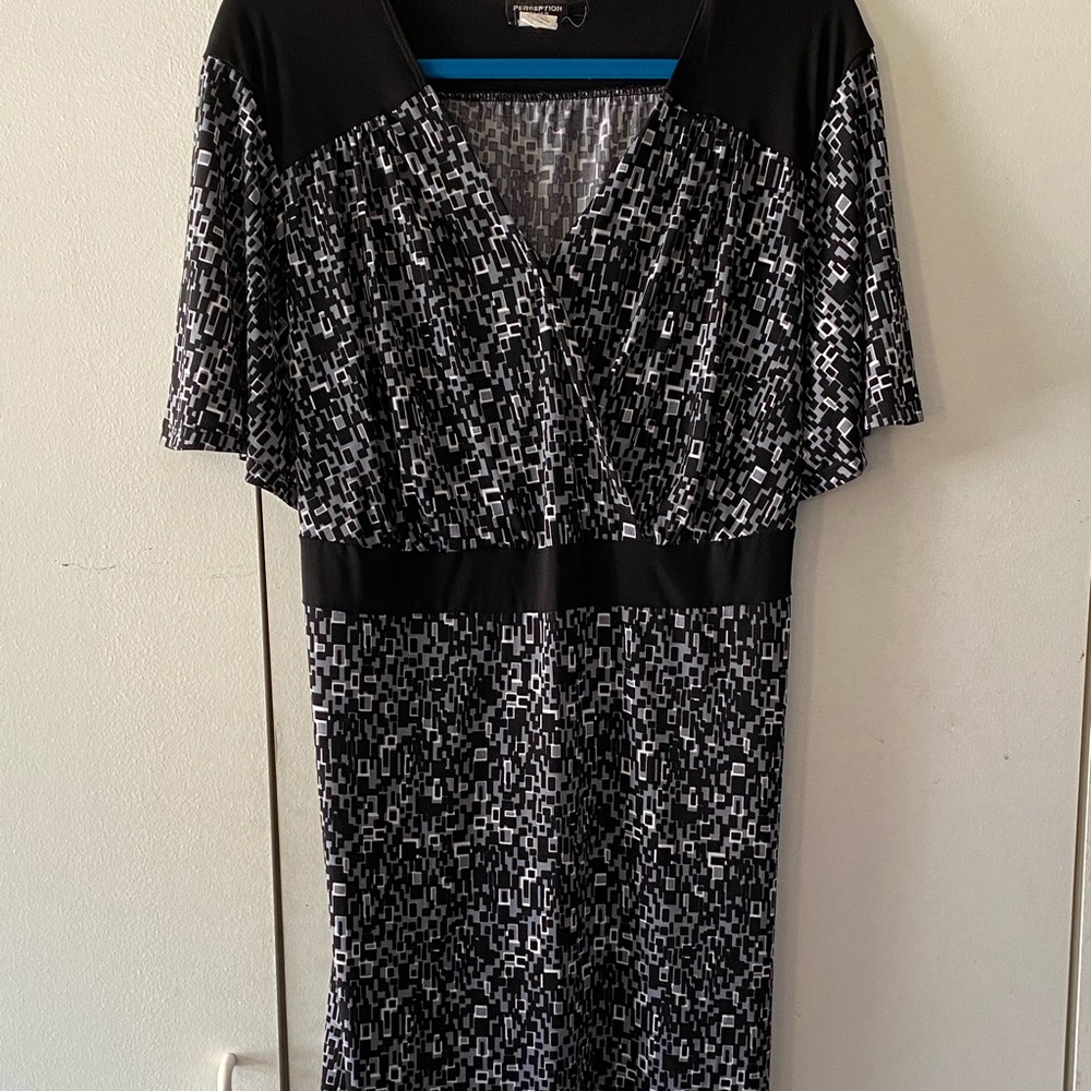 Woman’s Perseption Brand 2X Short Sleeve Dress